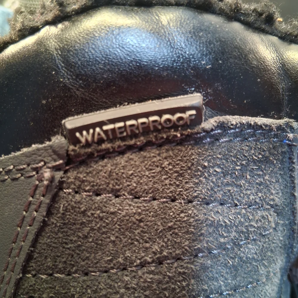 Swiss Tech Snow Winter Lace Up Duck Boots Boys Size 10 Black Gray